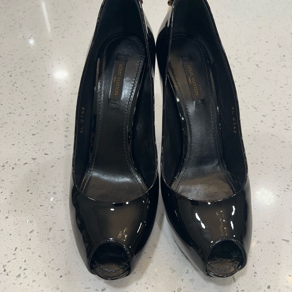 Louis. Vuttion heels - Picture 2 of 2